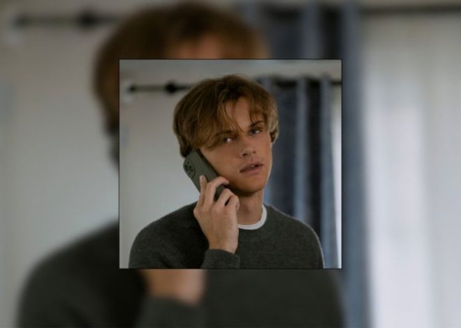 Moved to the golden retrievers, the black cat’s girlfriend took over