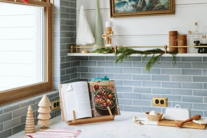 10 Kitchen Holiday Decor Ideas for a Festive Cooking Space